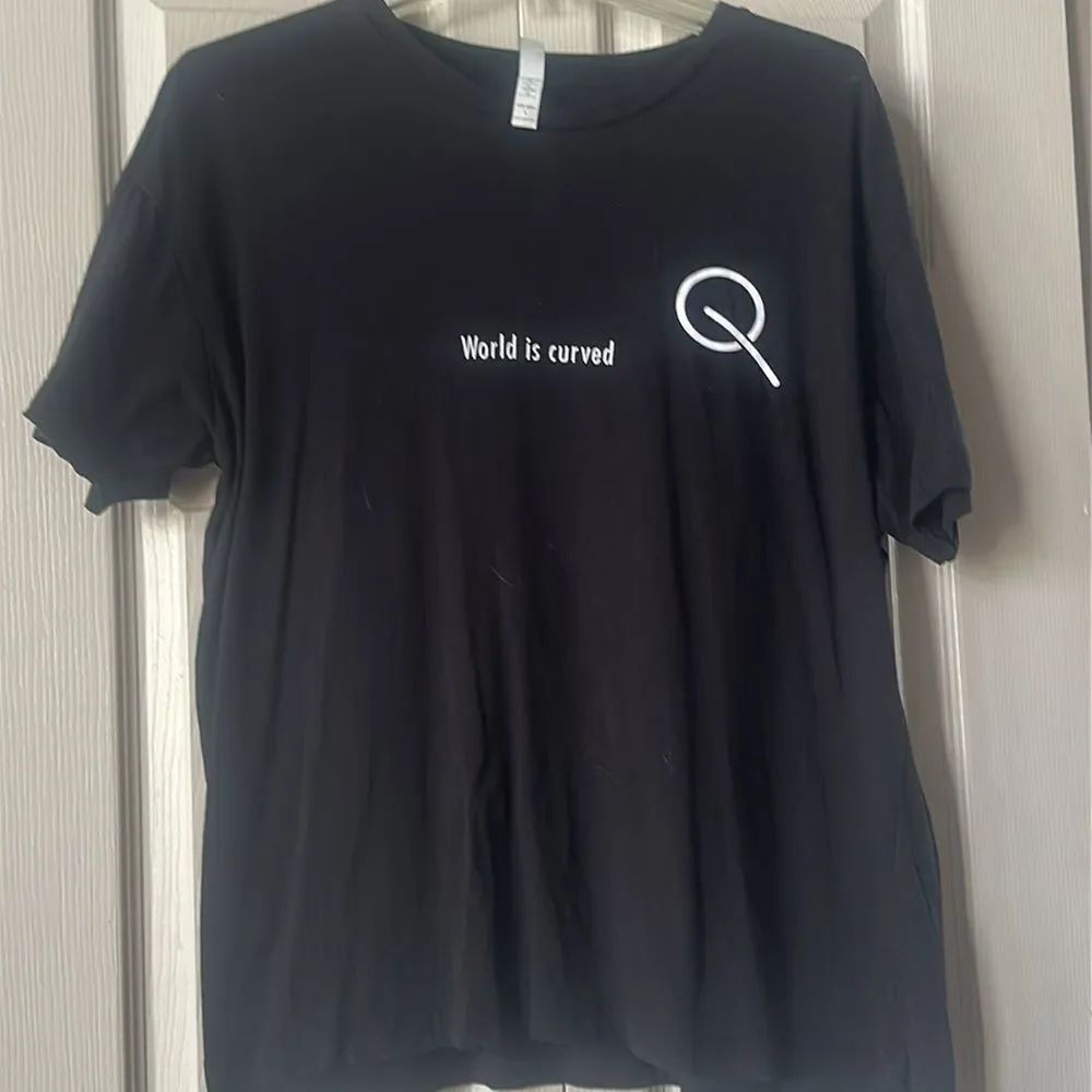 Cotton Heritage “World is Curved” Graphic T-Shirt!
